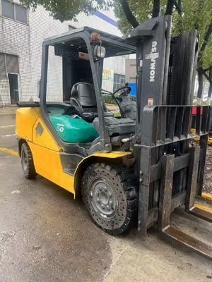 The used Komatsu FD50 forklift is a high-quality Komatsu forklift from China
