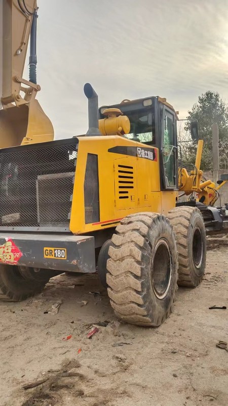 XCMG 180 Grader uit China Normaal gebruik Goede kwaliteit en betaalbare prijs