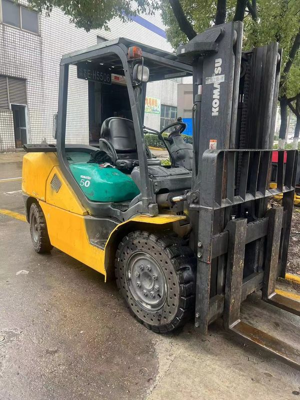 The used Komatsu FD50 forklift is a high-quality Komatsu forklift from China