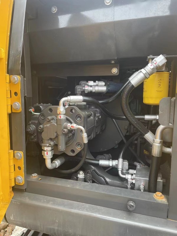 Gebruikte Ec140 graafmachine in goede staat voor uw zware taken, vraag nu!