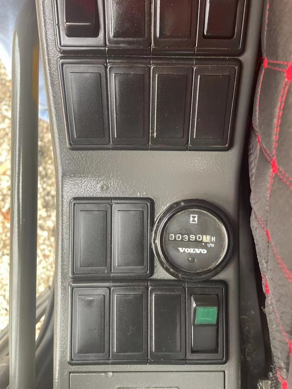 Gebruikte Ec140 graafmachine in goede staat voor uw zware taken, vraag nu!