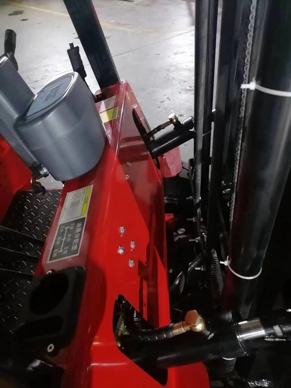 Nieuwe mini-diesel- en nieuwe mini-elektrische vorkheftrucks