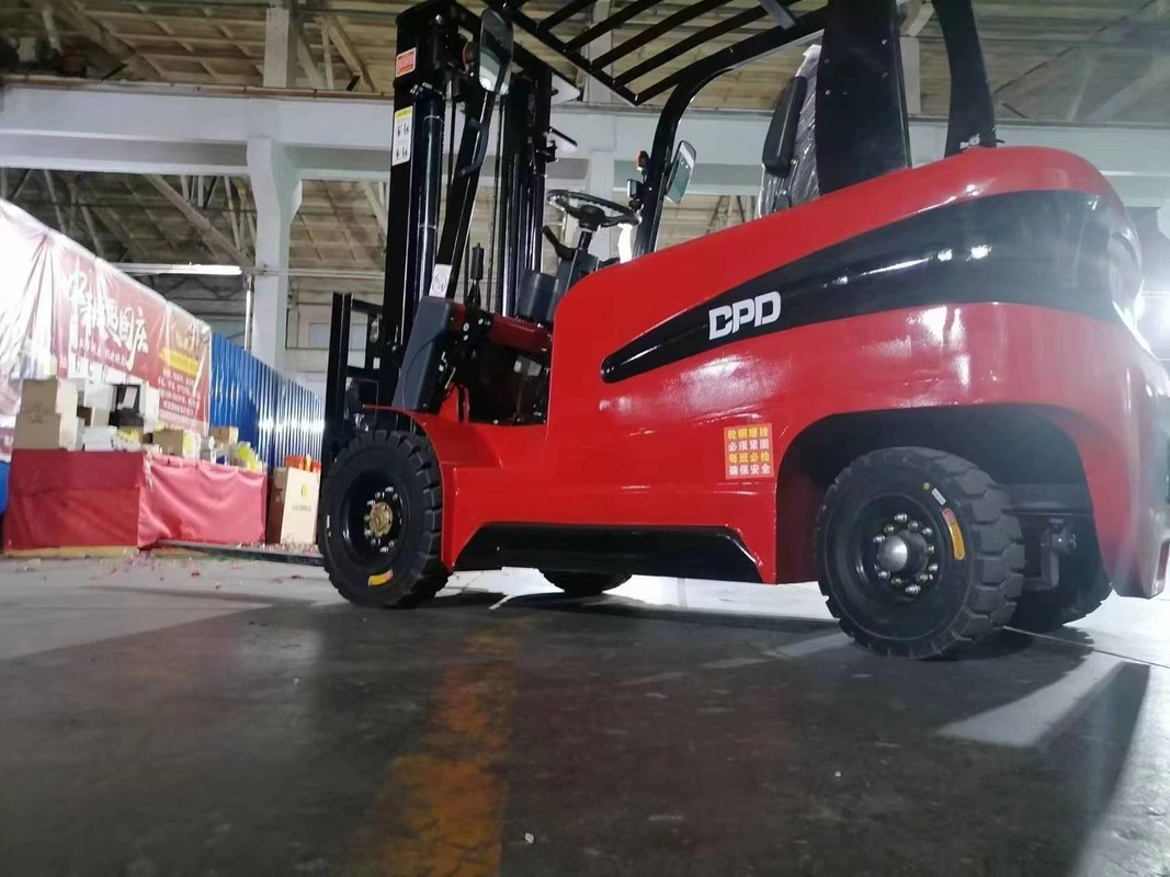 Nieuwe mini-diesel- en nieuwe mini-elektrische vorkheftrucks