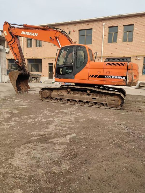Doosan DX225LC excavator with original quality and affordable price