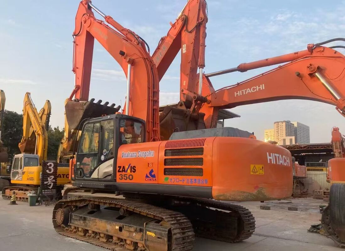 Hitachi 350-5G graafmachine uit Japan, geschikt voor grootschalige mineralenwinning in Afrika