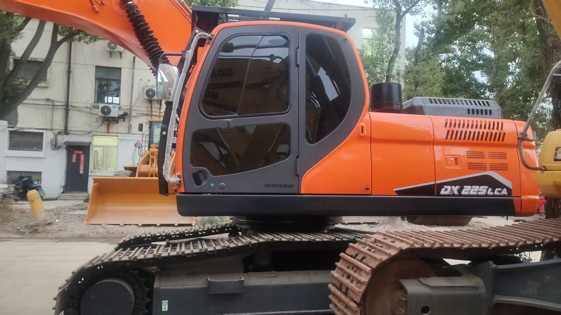 Gebruikte Doosan DX225LC graafmachine 22000 kg voor aardewerk en steenbouw